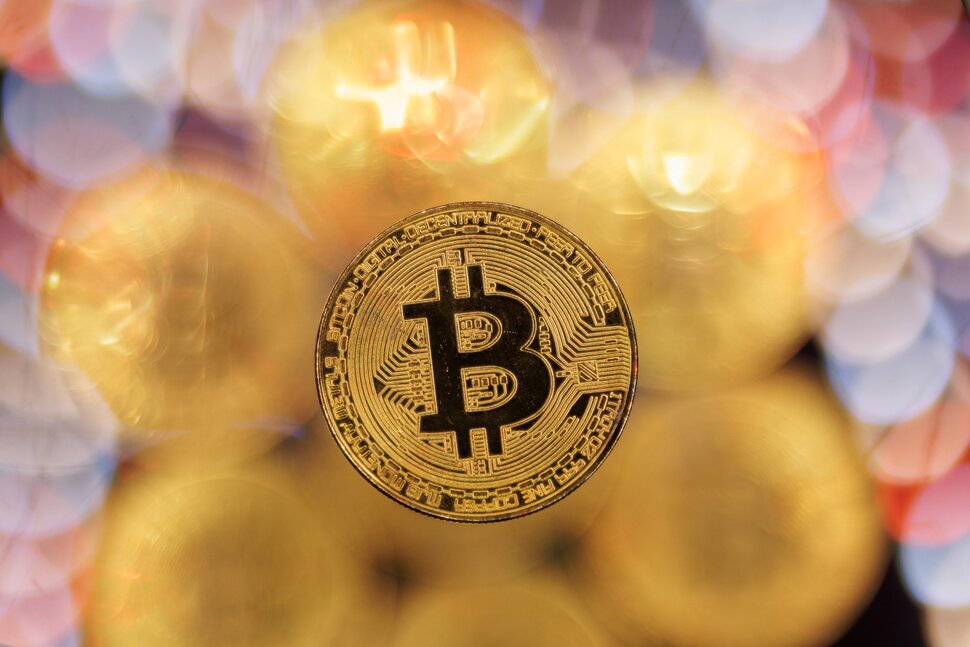 Bitcoin Slides as Iran-US Conflict Deepens, Oil Surges After Strait of Hormuz Closure