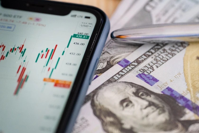 Global Equity Funds Draw $10.4B as Investors Return to Technology Stocks