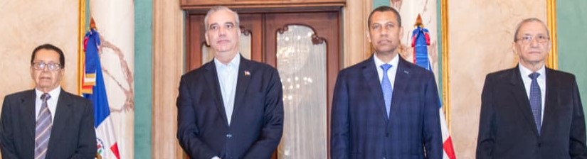 Presidente Abinader concede condecoración póstuma al periodista Orlando Martínez Howley con la Orden del Mérito Duarte, Sánchez y Mella