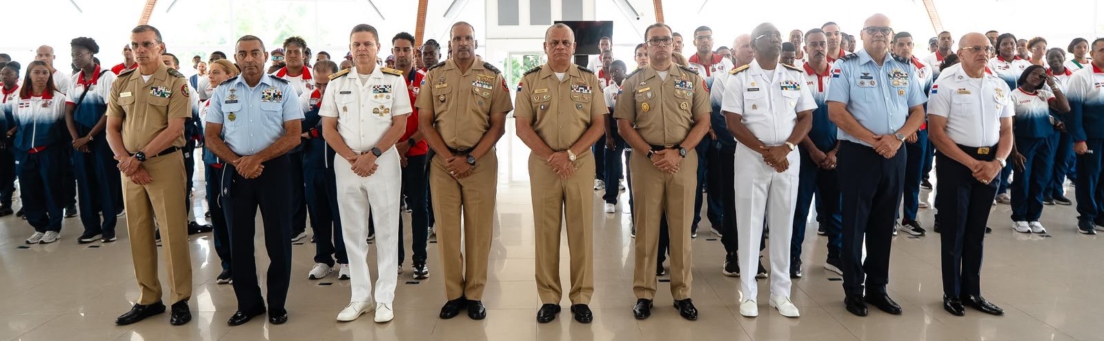 MIDE honra con izada especial de bandera y condecoraciones a atletas militares y policiales medallistas de Santo Domingo 2026