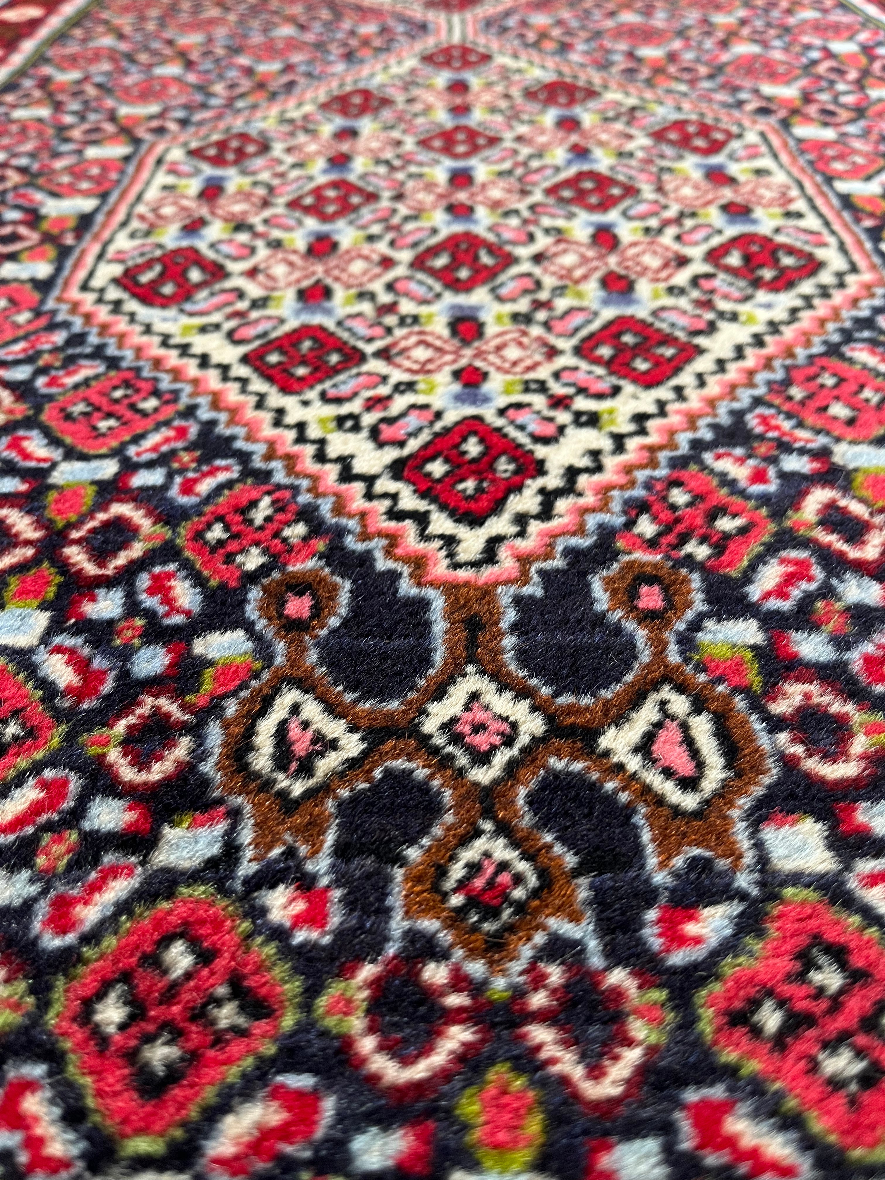 Covor oriental runner lucrat manual, 245 x 55 cm, model geometric cu medalioane, lână naturală Covoare
