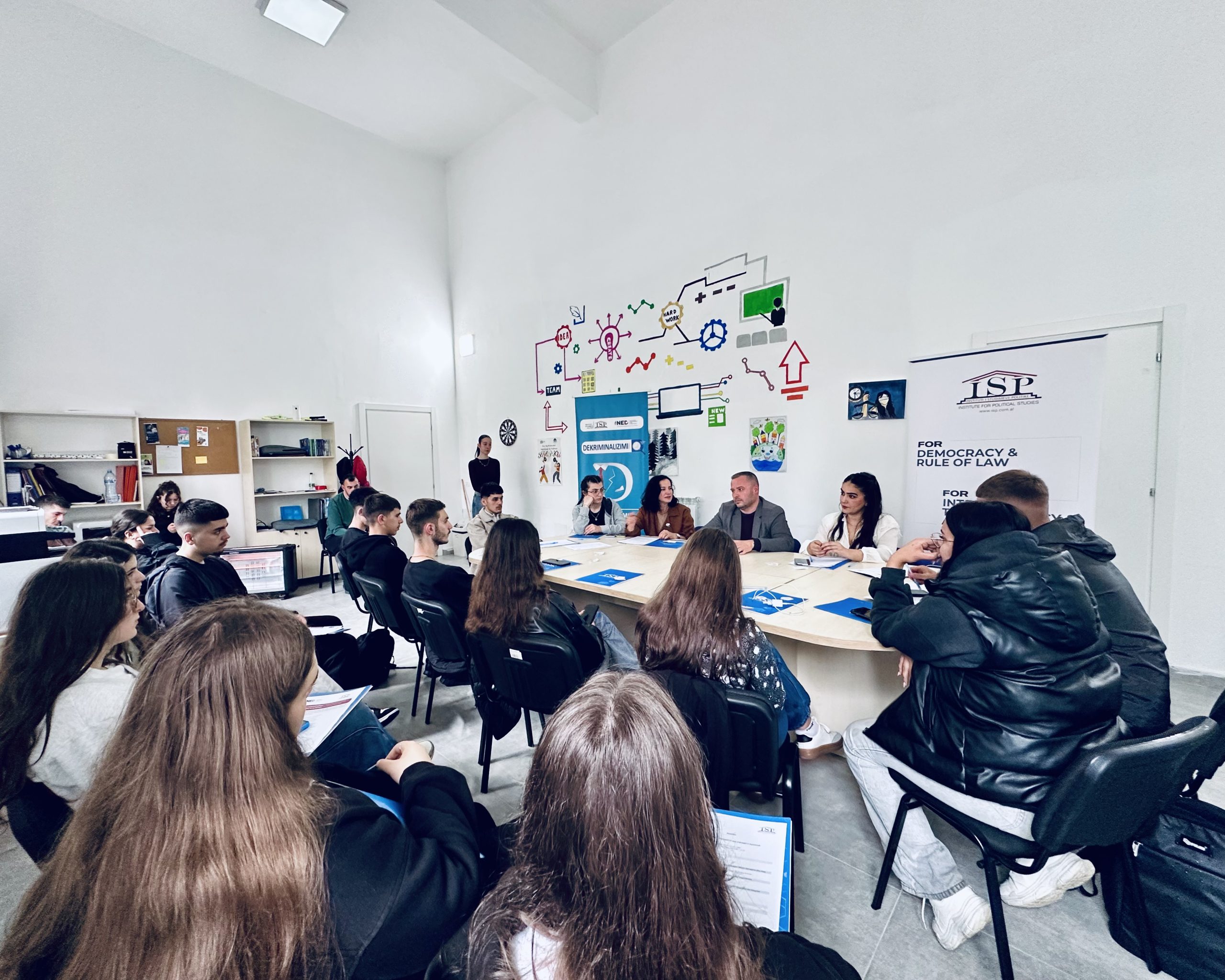 Forum: Me të rinjtë në Peshkopi mbi standardet e integritetit për zyrtarët e lartë