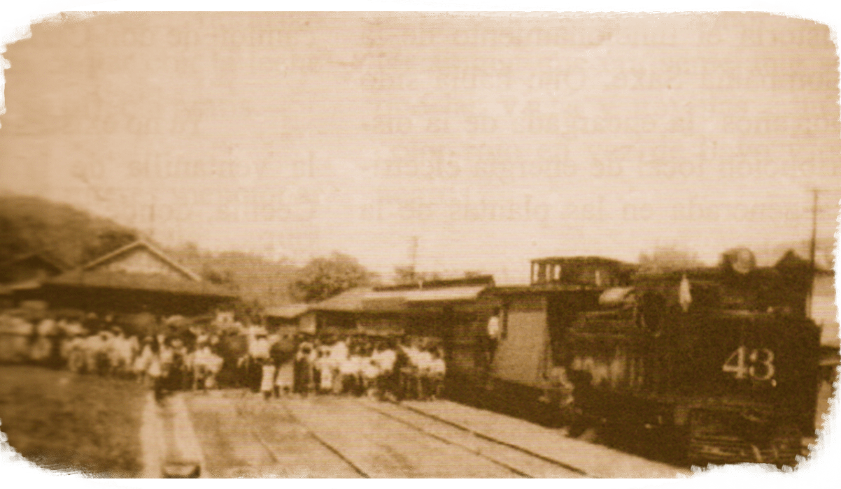 Llegada del tren a estación en Turrialba