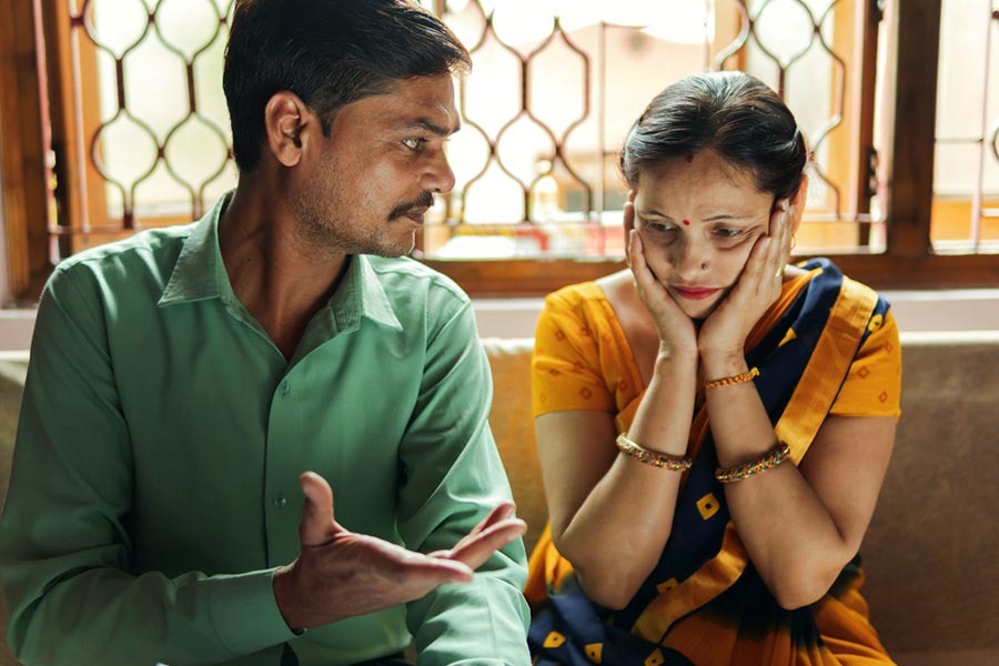 Relationship Problem : दांपत्य के छोटेमोटे झगड़े न बुलाएं पुलिस और वकील