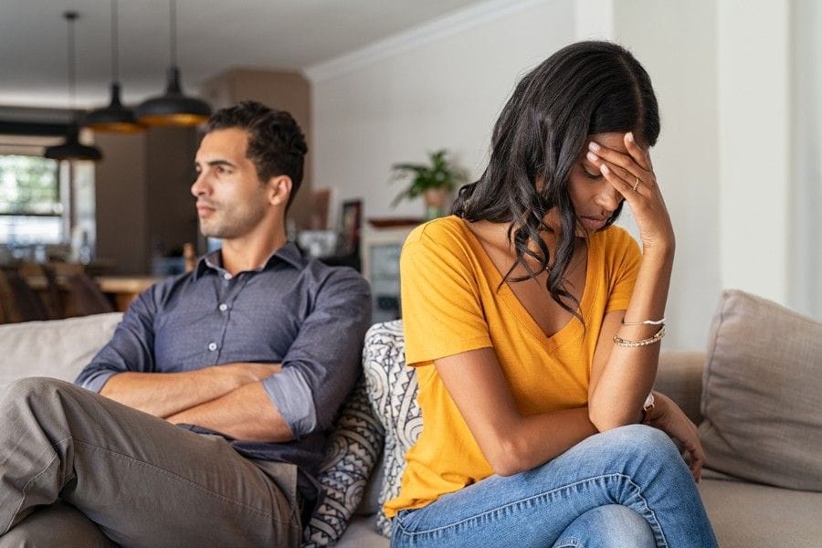 Relationship Problems : शादी को एक साल ही हुआ है पर मुझे पति पर शक है