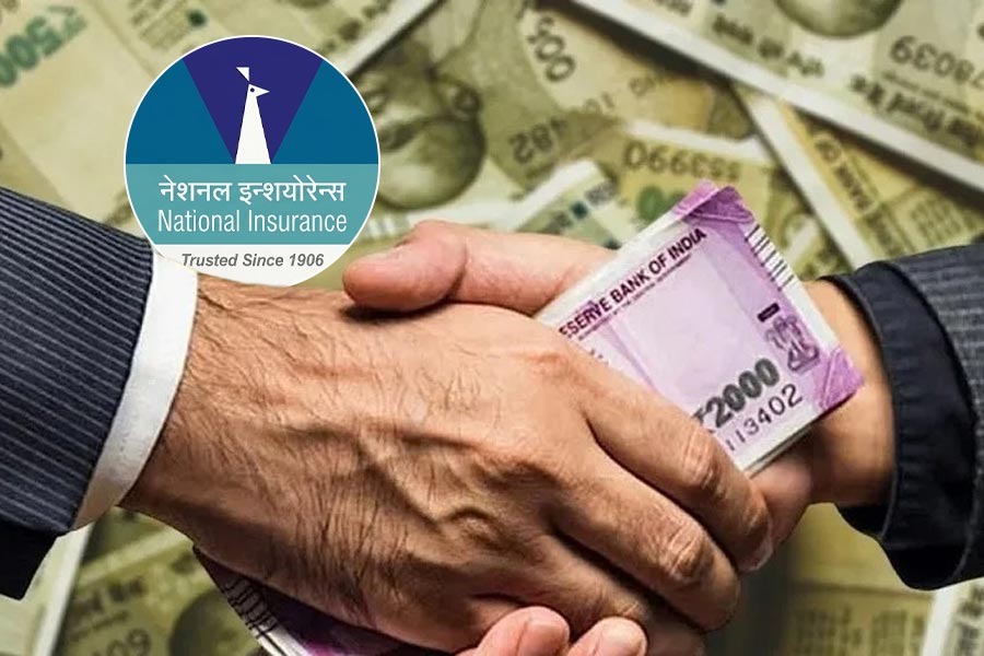 रिश्वत लेने के मामले में नेशनल इंश्योरेंस कंपनी का प्रबंधक और जाँचकर्ता गिरफ्तार