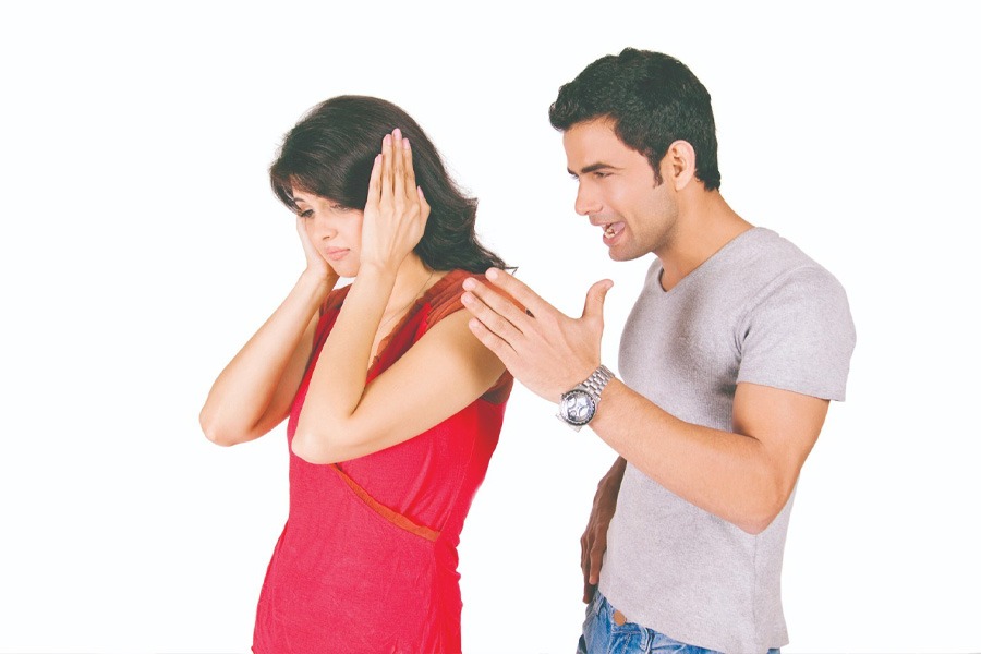 मेरी पार्टनर फिजिकल रिलेशन बनाने से इंकार करती है