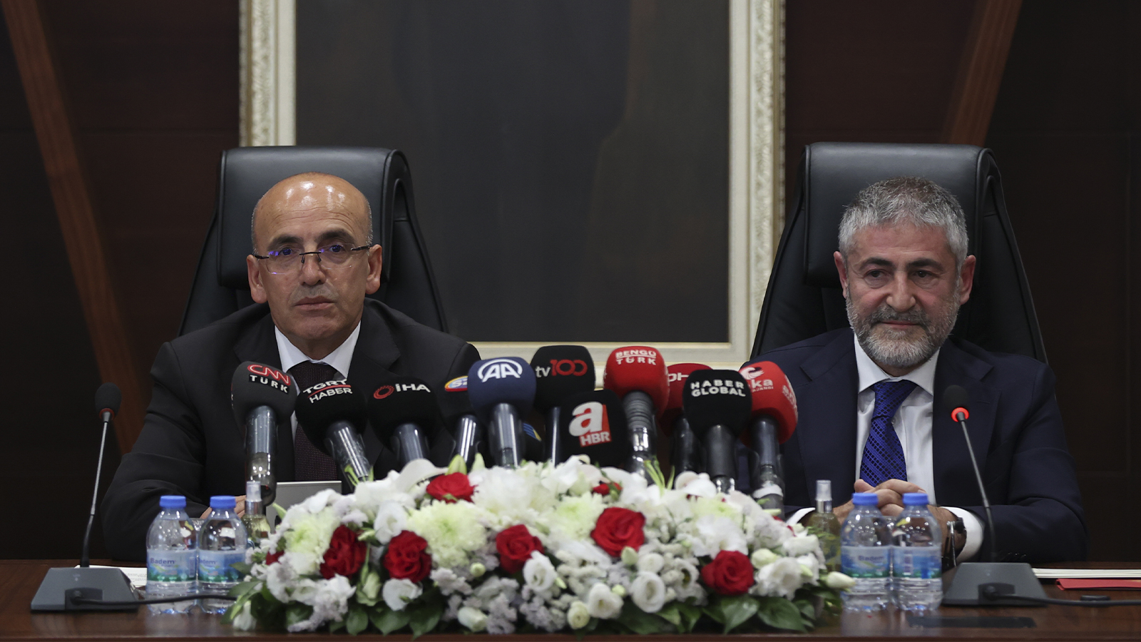 Hazine ve Maliye Bakanlığı’nda devir teslim töreni gerçekleşti. Yeni Bakan Mehmet