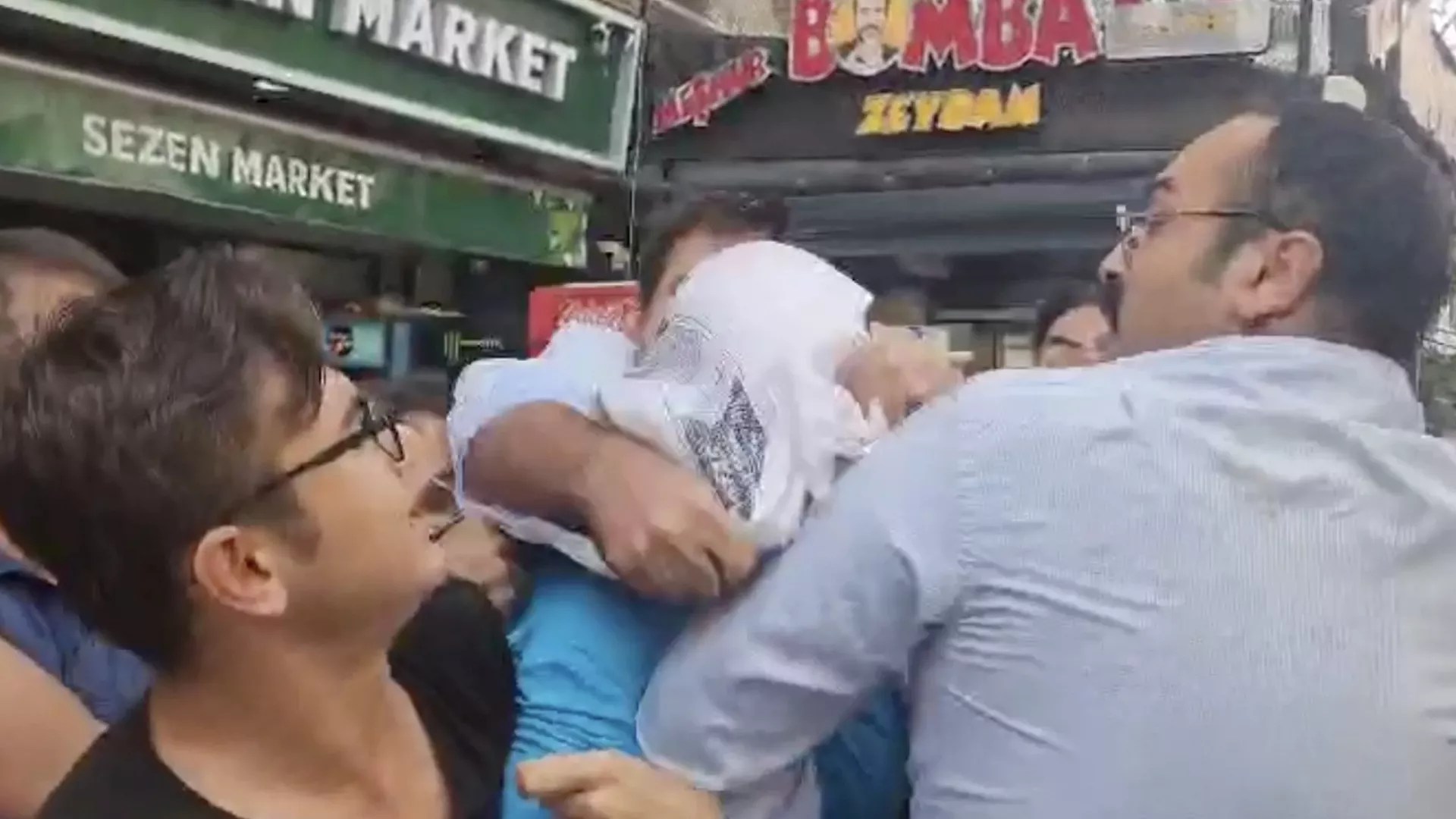 Demokrat Gündem- İzmir’de, ABD’ye ait USS Wasp (LHD-1) amfibi hücum