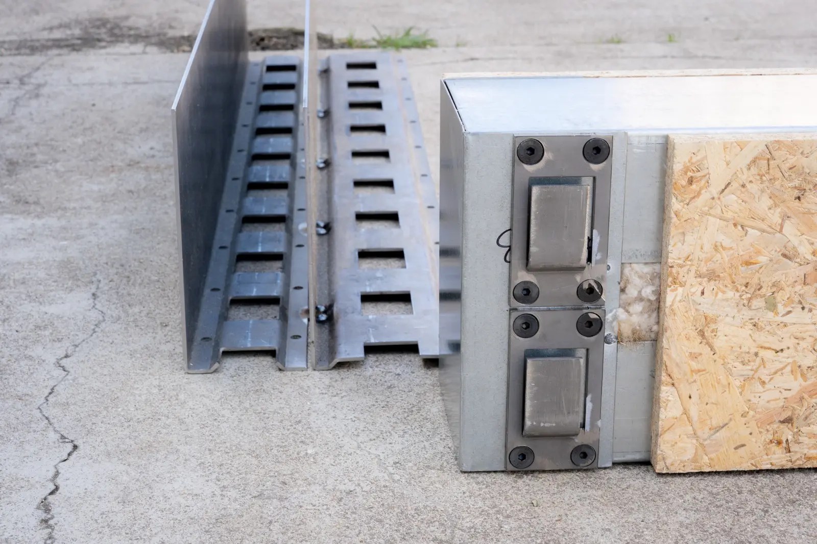 Rail et système de connexion breveté DEMREA