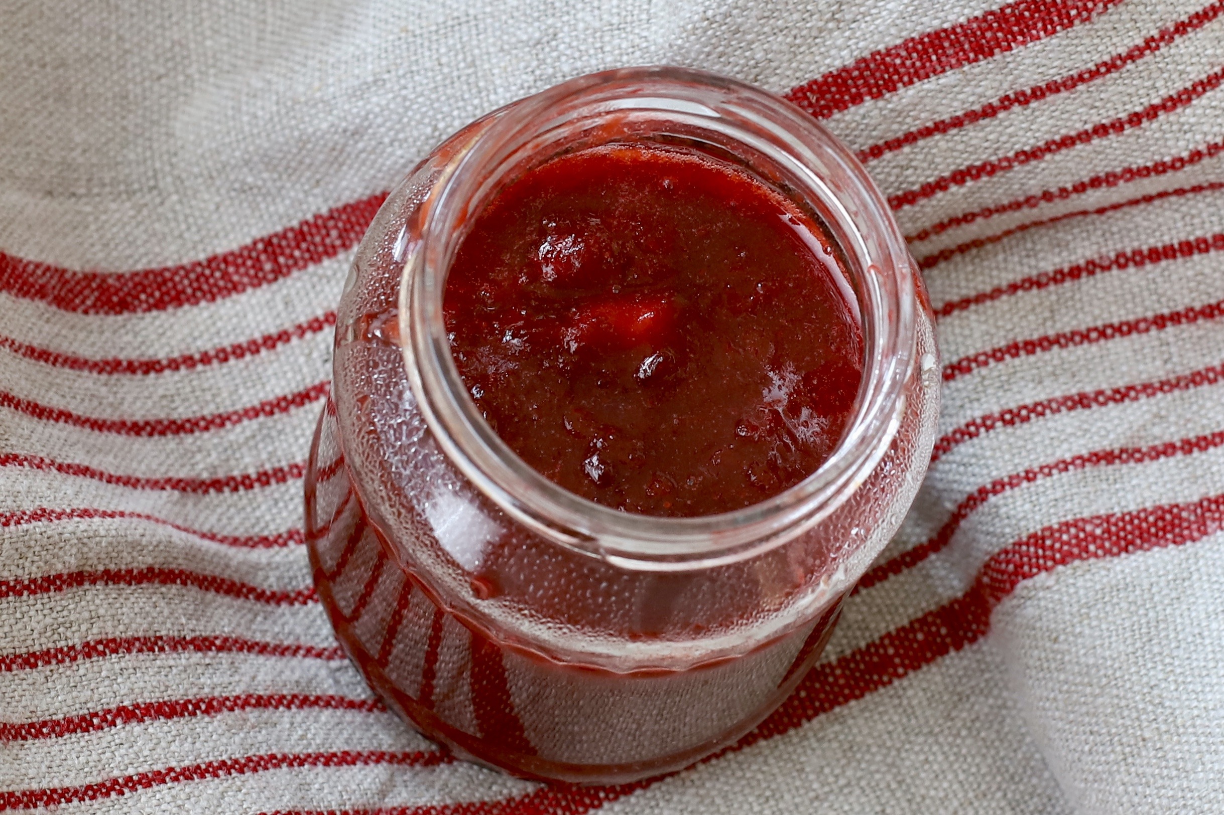 Rabarbra- og jordbærsyltetøy