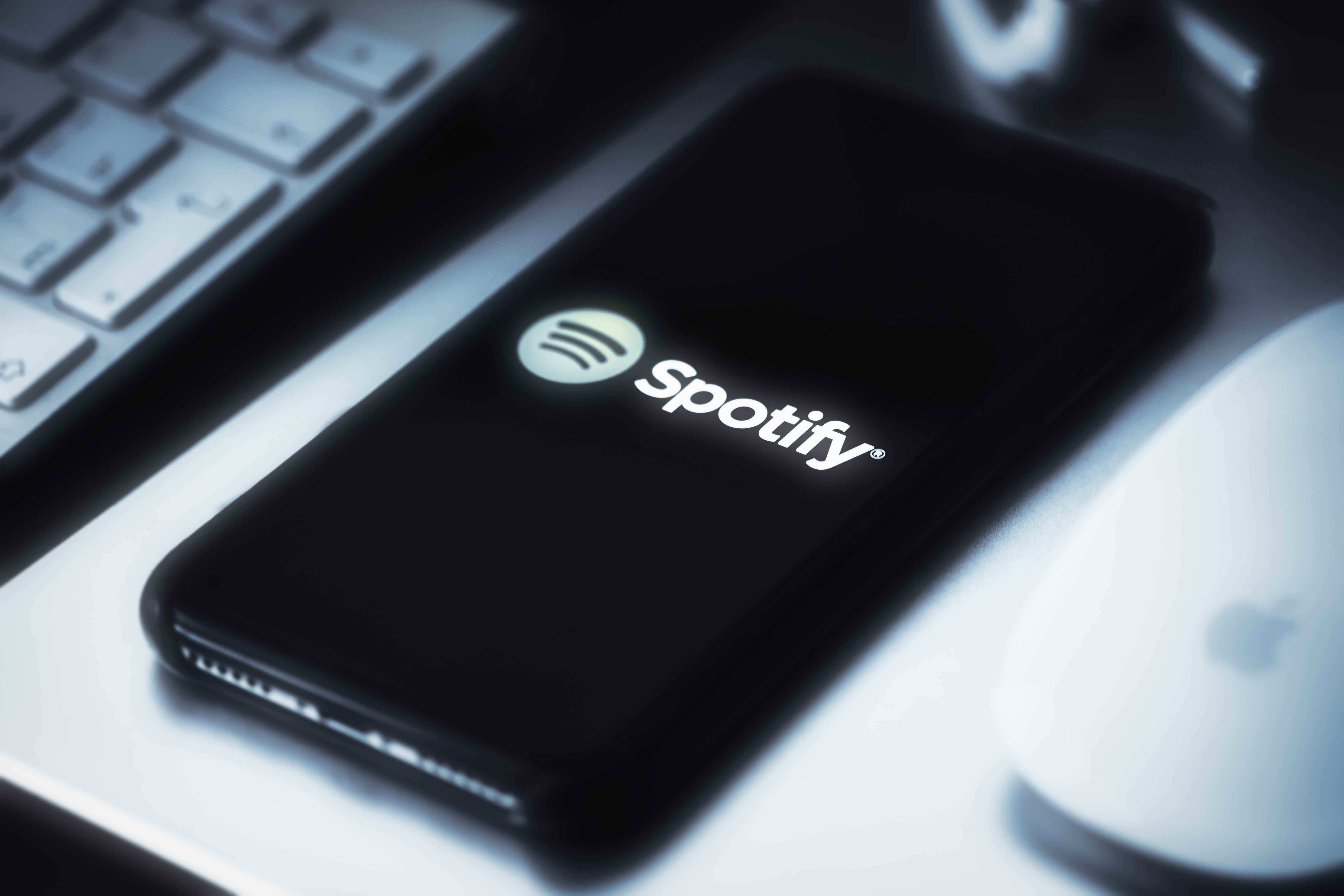 Hoe Spotify blijft innoveren en zich aanpast aan veranderende behoeften in de muziekindustrie