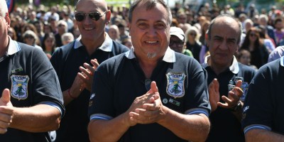 Los excombatientes durante el acto en el Paseo de la Costa