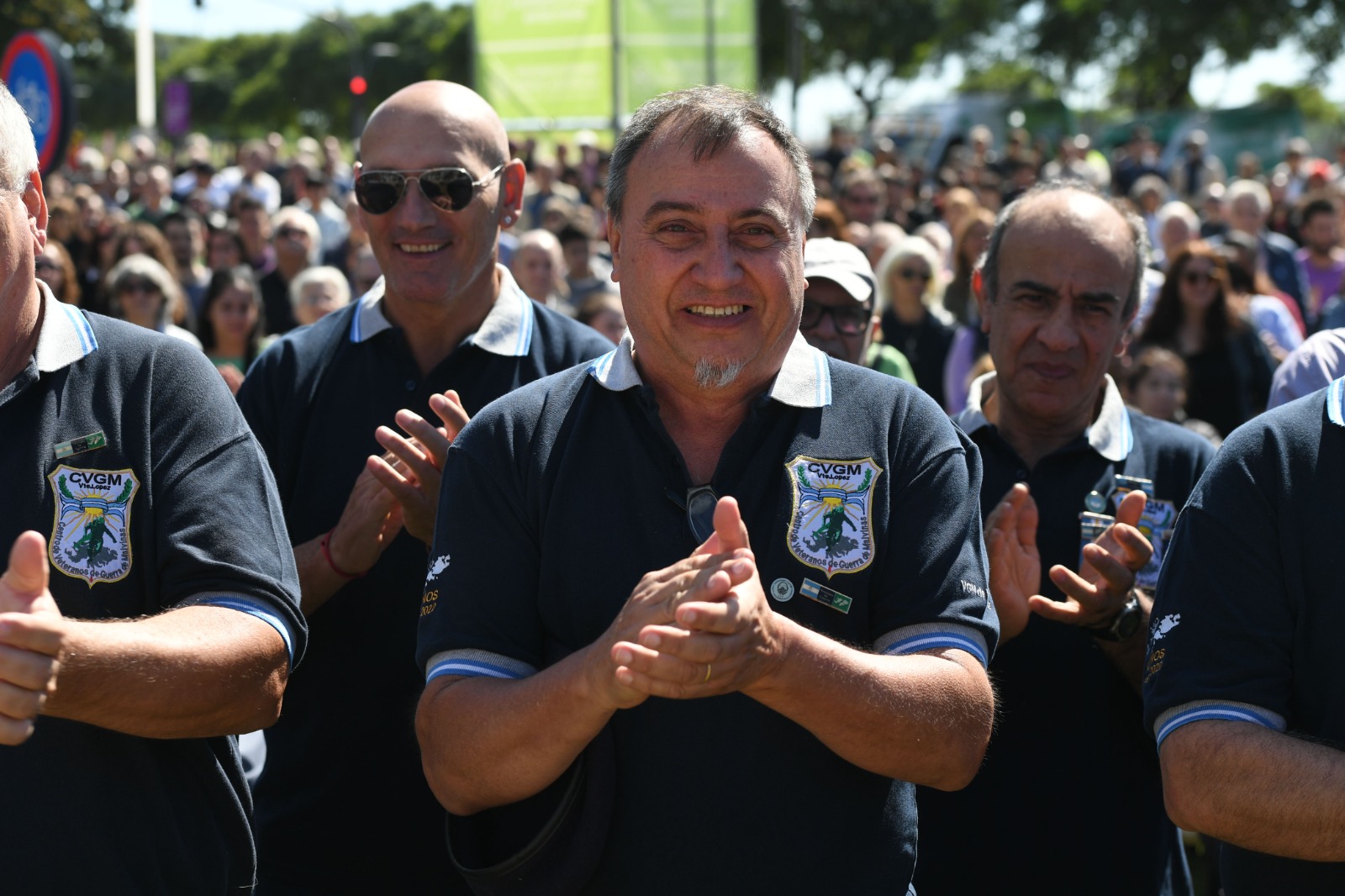 Los excombatientes durante el acto en el Paseo de la Costa