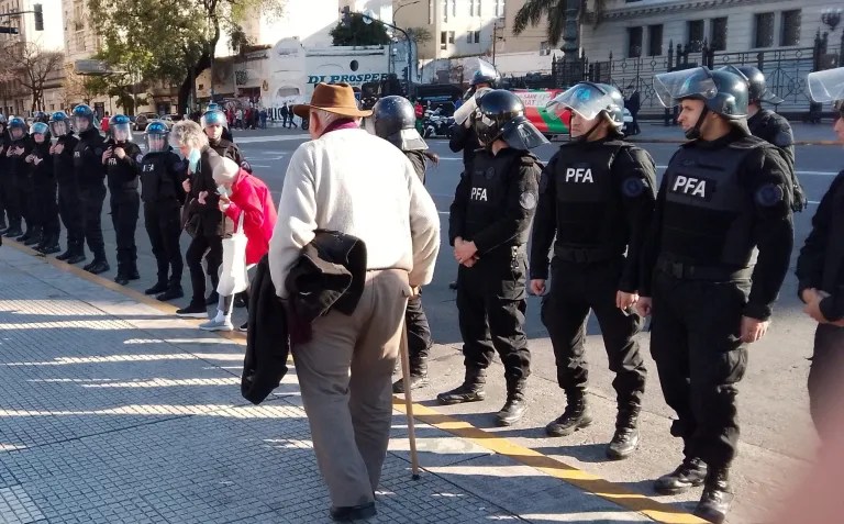 Jubilados reprimidos en varias marchas donde reclamaban derechos (Foto ilustrativa)