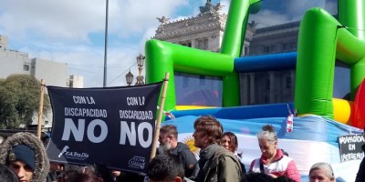 El Presupuesto 2026 bajó la partida para Discapacidad, más allá de la explicación de Milei por cadena