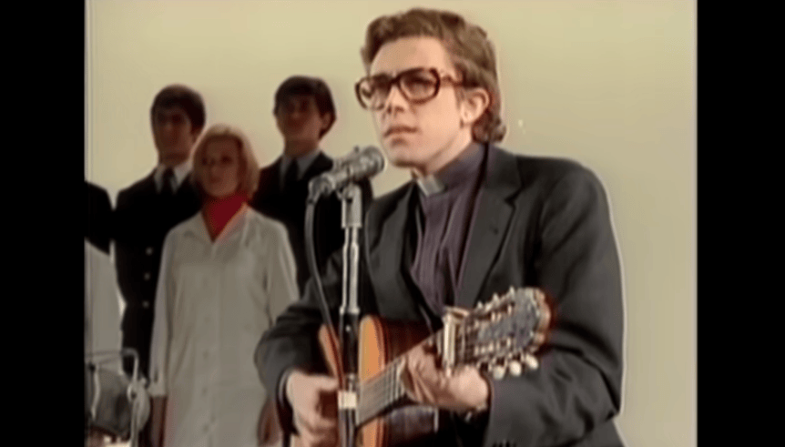 Piero cantó, Mi viejo, en la película, El Profesor Patagónico, de Fernando Ayala, , protagonizada por Luis Sandrini, en 1970