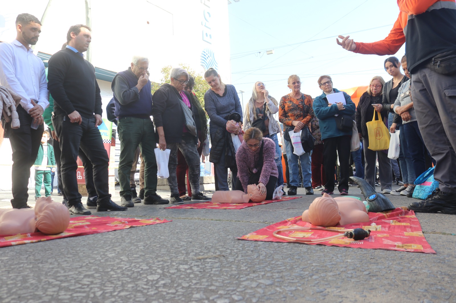 MÁS DE CIEN VECINOS PARTICIPARON DEL CURSO DE AUTOPROTECCIÓN EN LANÚS
