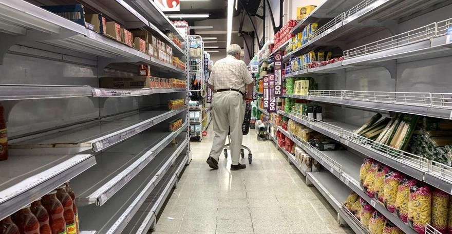 SE ACERCAN LAS ELECCIONES Y LOS PROBLEMAS DE ABASTECIMIENTOS EN LOS SUPERMERCADOS CRECEN MAS