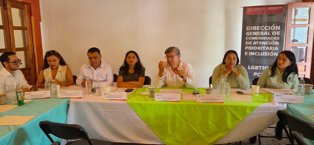 Reunión de autoridades estatales y municipales en Tepoztlán para coordinar programas de atención a grupos prioritarios en Morelos.