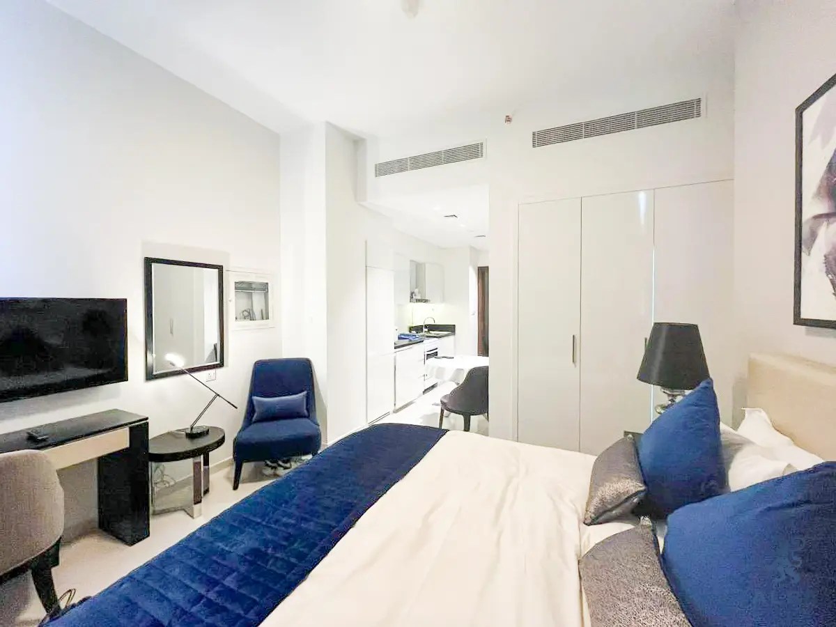 Prime Location | Luxurious APT | Spacious - Image 5