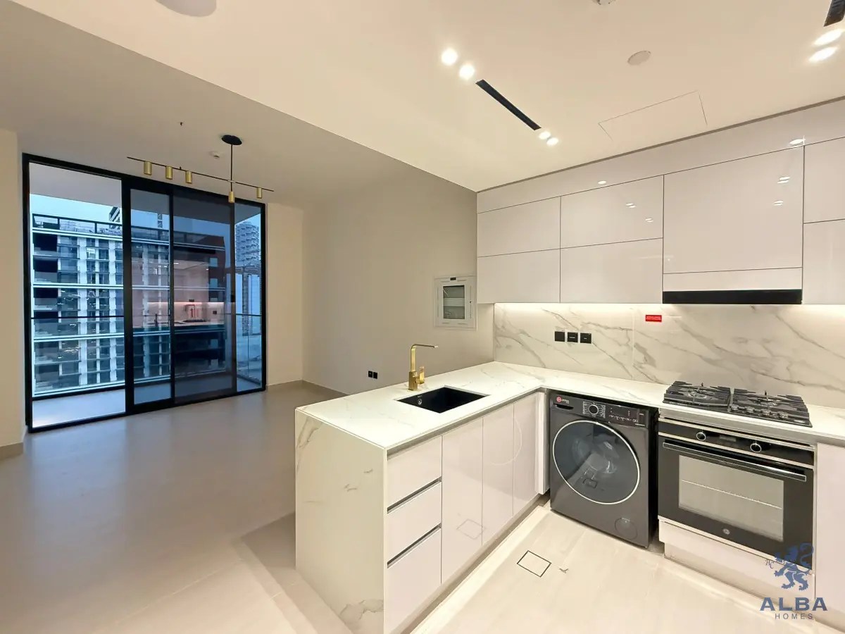 Semi-Furnished | Spacious Balcony | Community View - Image 4