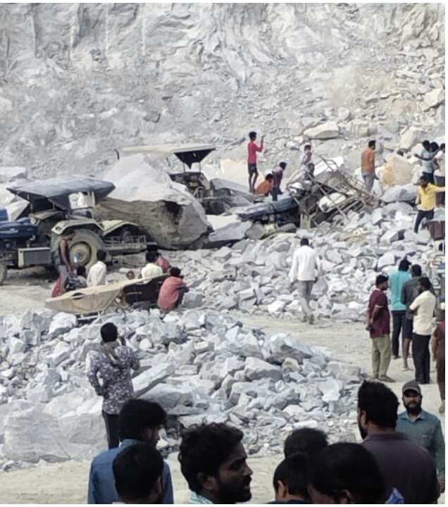 बेंगलुरु में बड़ा हादसा: खदान धंसी, 40 फीट ऊंची चट्टान मजदूरों पर गिरी, 7 की मौत, 5 जख्मी!