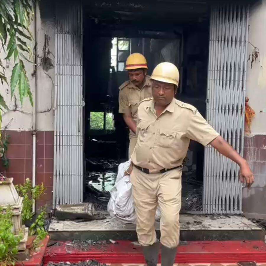 तारापीठ मंदिर के पास मातम! होटल में लगी आग, 6 भक्तों की जिंदा जलकर दर्दनाक मौत, कमरों में फंसे रहे श्रद्धालु, मची चीख-पुकार