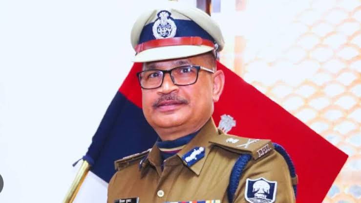 Bihar Police बिहार पुलिस का बड़ा आदेश…असाल्ट हथियारों के इस्तेमाल पर प्रतिबंध : अब नहीं चलेंगी AK-47, इंसास जैसी घातक राइफलें! | जानिए DGP Vinay Kumar का बड़ा बदलाव