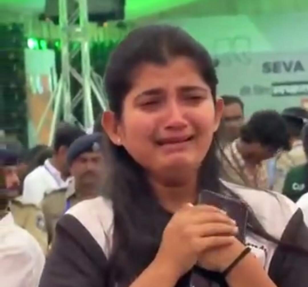 PM मोदी से मिलकर रो पड़ीं स्वर्ण पदक विजेता विश्वा, बोलीं- ‘आप मेरे पापा के भगवान हैं’