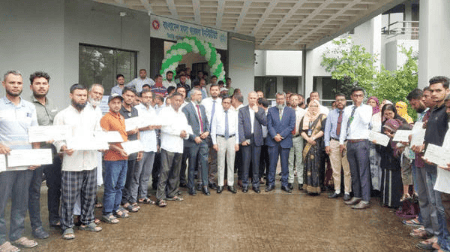 প্রান্তিক জেলেদের স্বাবলম্বী করতে সুন্দরবন উপকূলে ৪৮ জেলের হাতে ২ কোটি টাকার স্বল্পসুদের ঋণ বিতরণ      