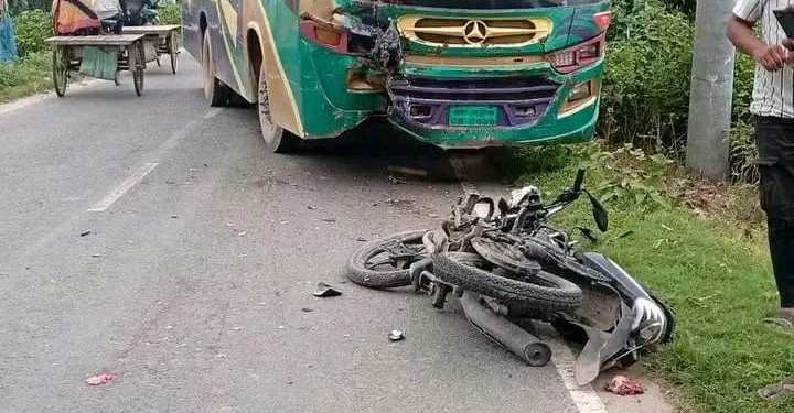 পার্বতীপুরে বাস-মোটরসাইকেলের মুখোমুখি সংঘর্ষে নিহত ১