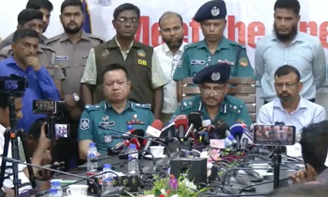 ঘুমন্ত শিশু প্রিয়মের হত্যার বর্ণনা করতে গিয়ে কাঁদলেন পুলিশ কমিশনার