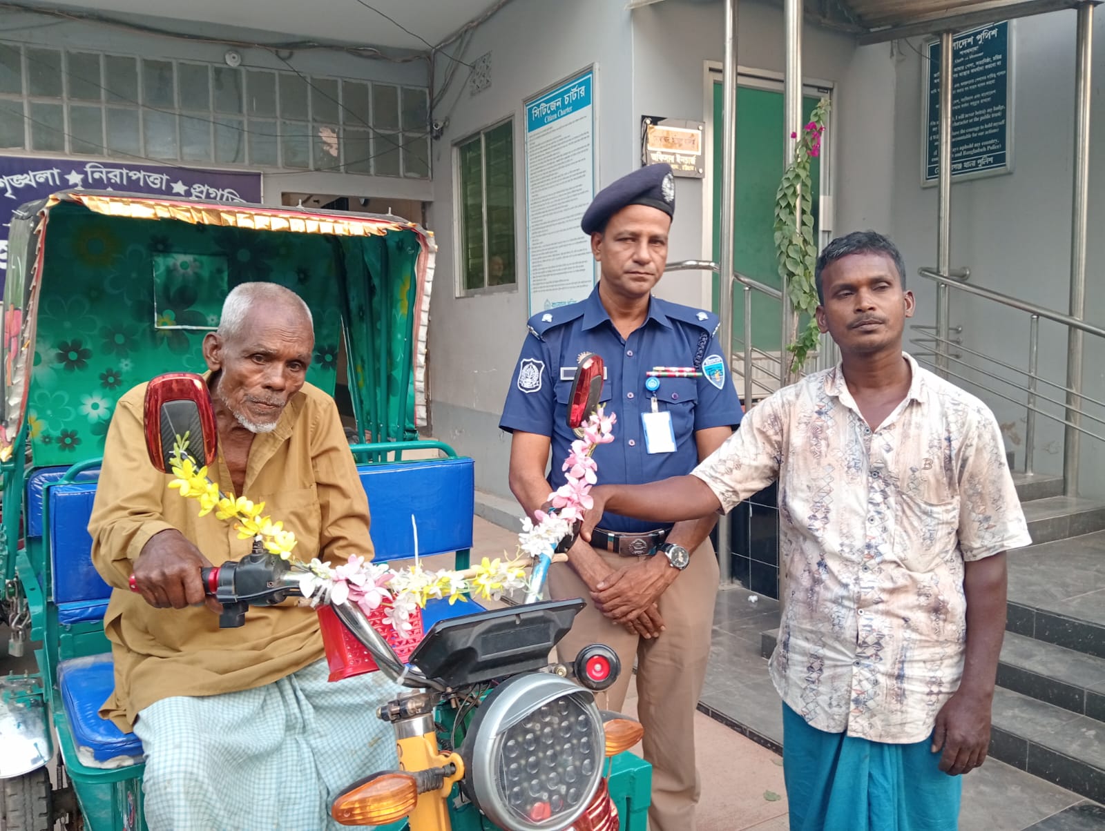 মিরসরাইয়ে বৃদ্ধের চুরি হওয়া অটোরিকশা উদ্ধার, গ্রেপ্তার ২