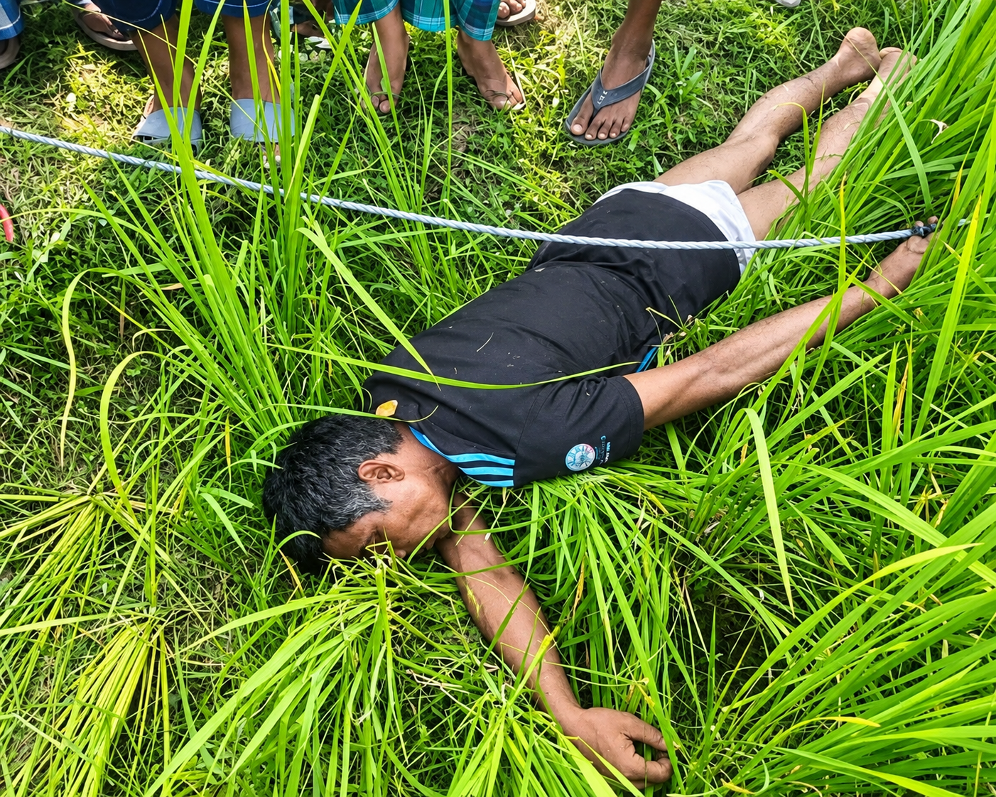 পার্বতীপুরে বিদ্যুতের তার চুরি করতে গিয়ে যুবকের মৃত্যু