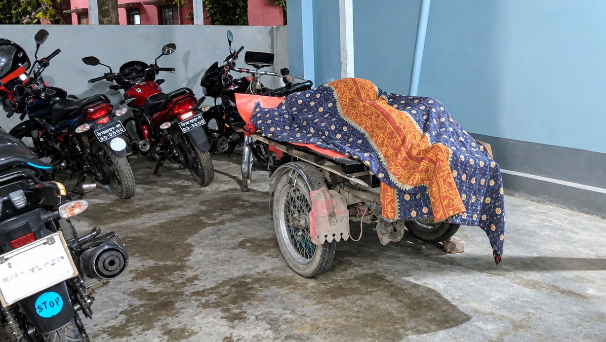 পার্বতীপুরে গৃহবধূর রহস্যজনক মৃত্যু, স্বামী আটক