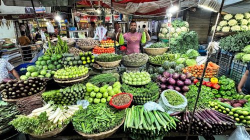 উচ্চমূল্যে স্থবির রাজধানীর বাজার নিত্যপণ্যের দামে দিশেহারা ক্রেতারা