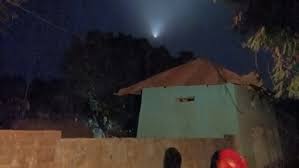 রাতে ঢাকা শহরের আকাশে ‘অদ্ভুত আলোয়’ চাঞ্চল্য