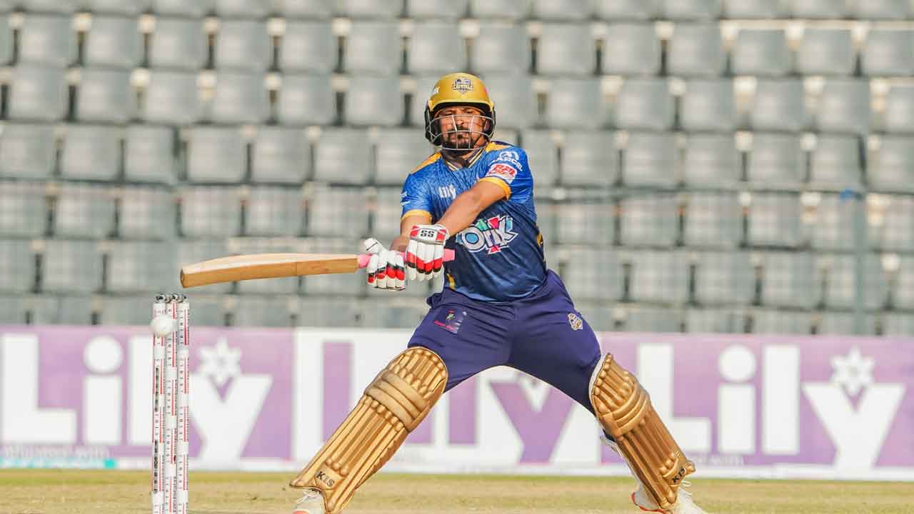 নাসির হোসেনের রেকর্ডগড়া ফিফটি, ঢাকা ক্যাপিটালসের জয়