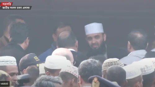 বেগম খালেদা জিয়ার কফিন বহন করলেন শায়খ আহমাদুল্লাহ, মিজানুর রহমান আজহারী ও মামুনুল হক