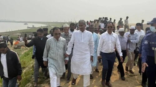 ধর্মপাশার হাওরে ফসলরক্ষা বাঁধ পরিদর্শনে পানিসম্পদ মন্ত্রী
