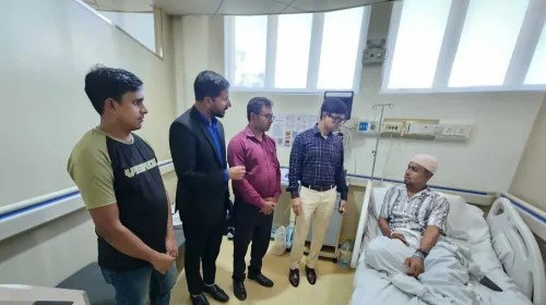 মালদ্বীপে চিকিৎসাধীন অসুস্থ প্রবাসীকে হাসপাতালে দেখতে গেলেন বাংলাদেশ দূতাবাসের কর্মকর্তারা