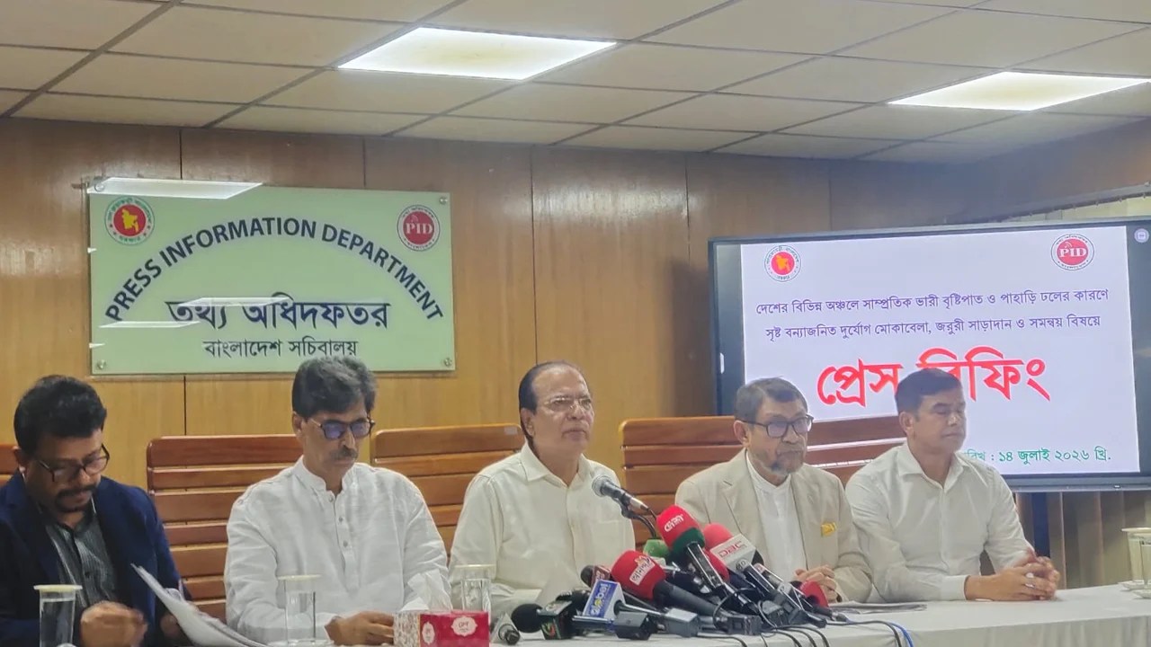 আট জেলার বন্যায় নিহত ৫৪ জনের বেশির ভাগই পাহাড়ধসে মারা গেছেন জানালেন ত্রাণমন্ত্রী