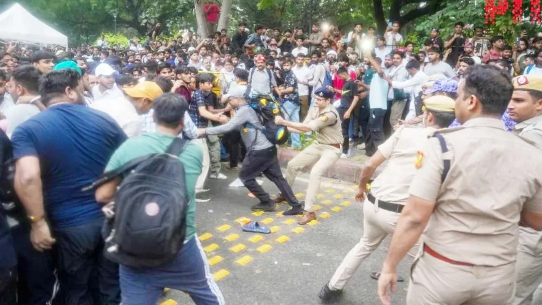 দিল্লিতে সিজেপির পার্লামেন্ট অভিমুখে পদযাত্রায় পুলিশের লাঠিচার্জ, মিছিল ছত্রভঙ্গ