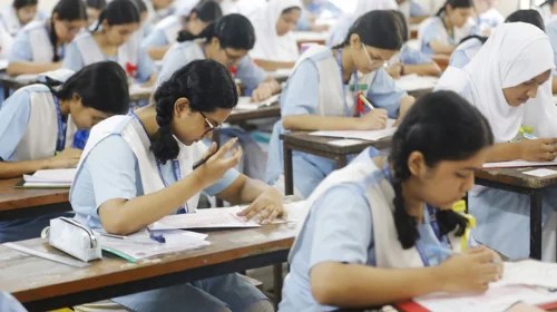 এইচএসসি ও সমমানের পরীক্ষা শুরু প্রথম দিনে অনুপস্থিত প্রায় ২৫ হাজার পরীক্ষার্থী