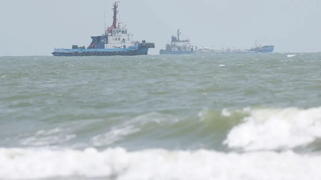 হরমুজ প্রণালির সব জলমাইন অপসারণের দাবি ডোনাল্ড ট্রাম্পের