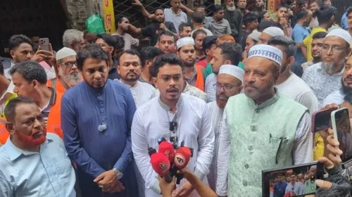 চকবাজারে অগ্নিকাণ্ডে ক্ষতিগ্রস্ত এলাকা পরিদর্শনে সাদিক কায়েম, সিটি করপোরেশনের তদারকির অভাবকে দায়ী