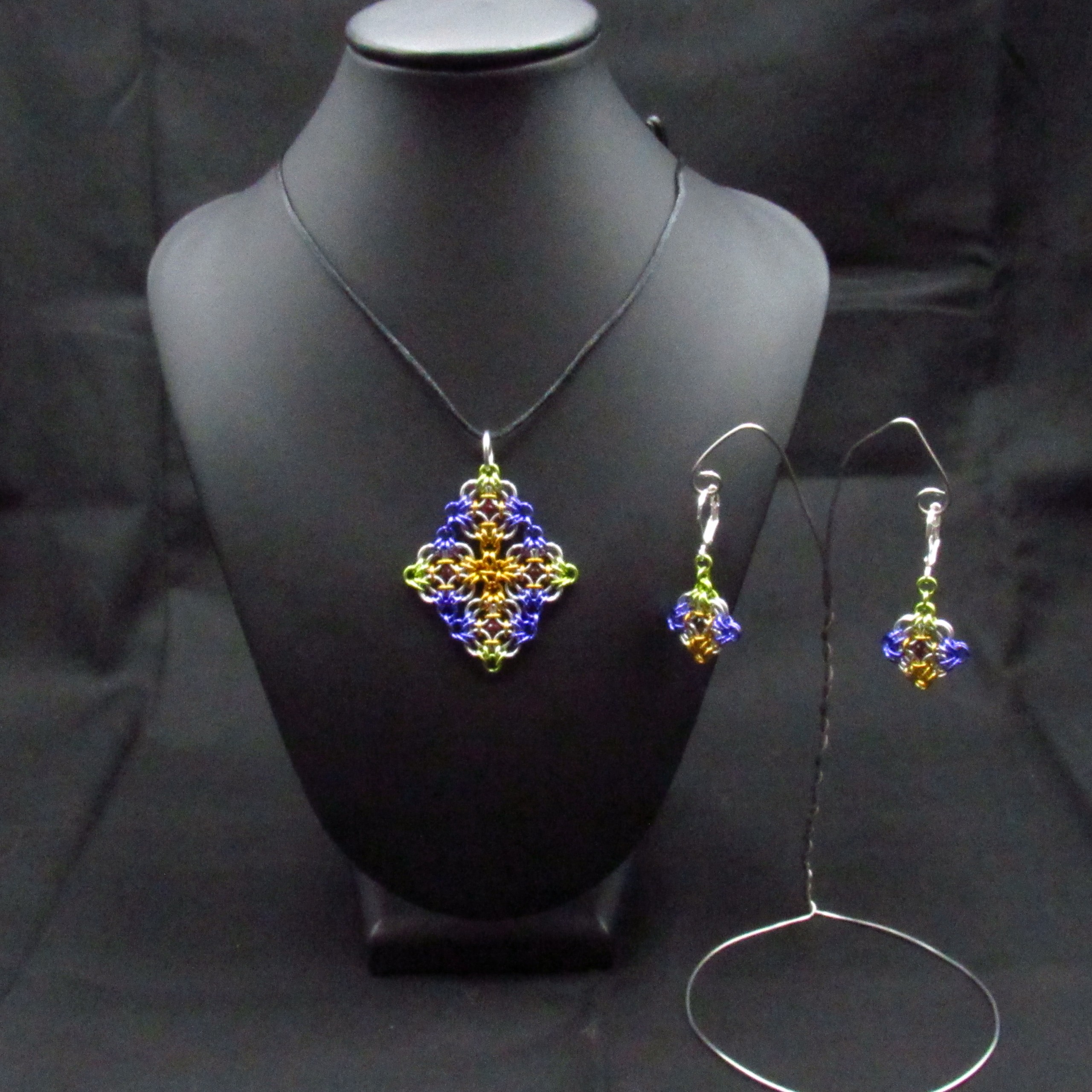 2475 Crystal Rose Garden Amethyst/Purple