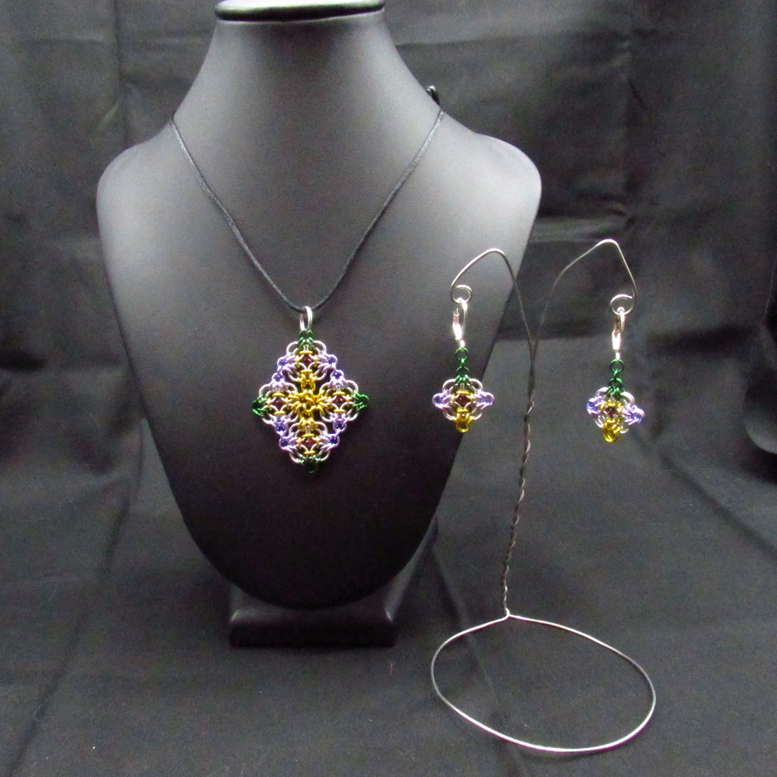 2476 Crystal Rose Garden Amethyst/lavender
