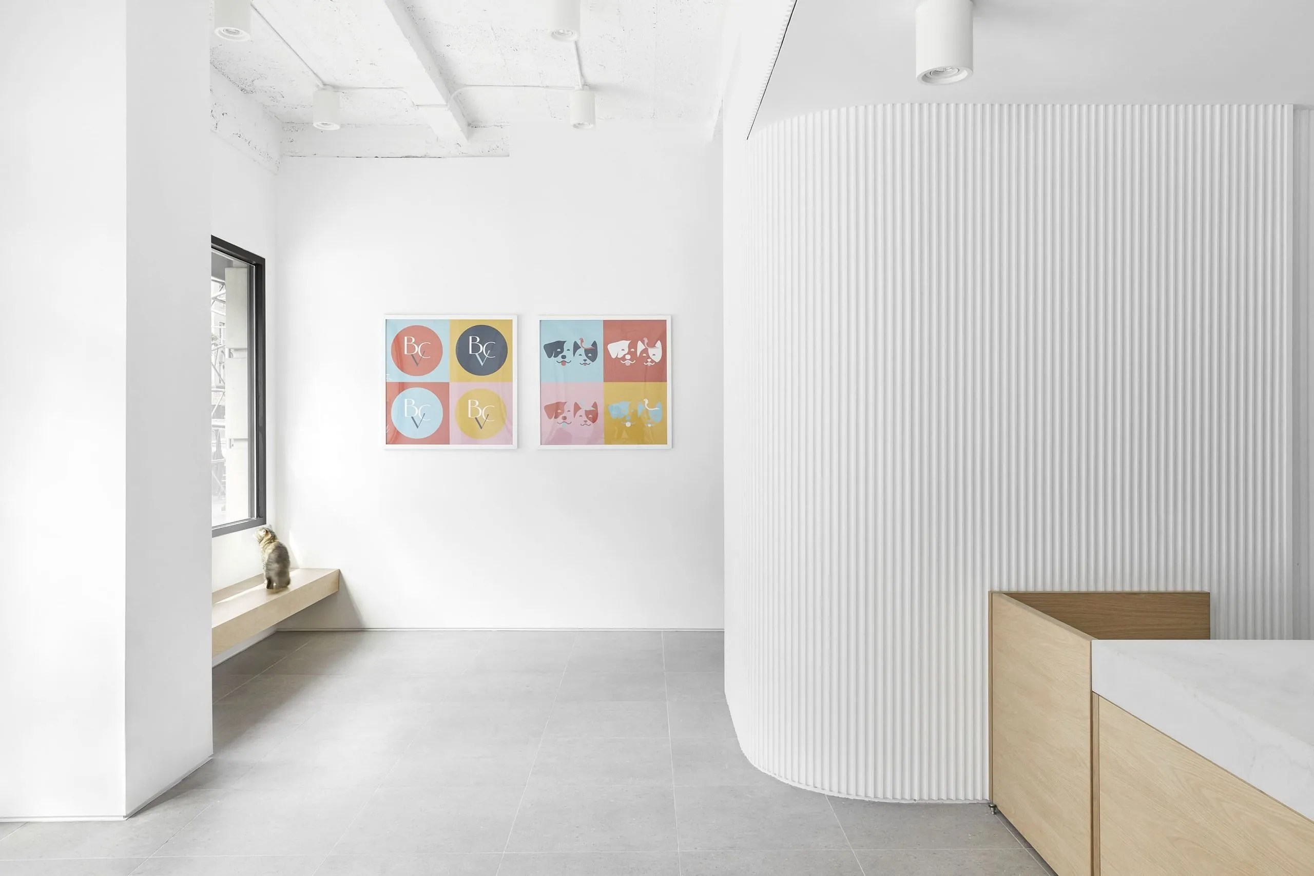 The Brilliant Veterinary Care offices and hospital are located in an existing commercial storefront on the Upper West side of Manhattan.